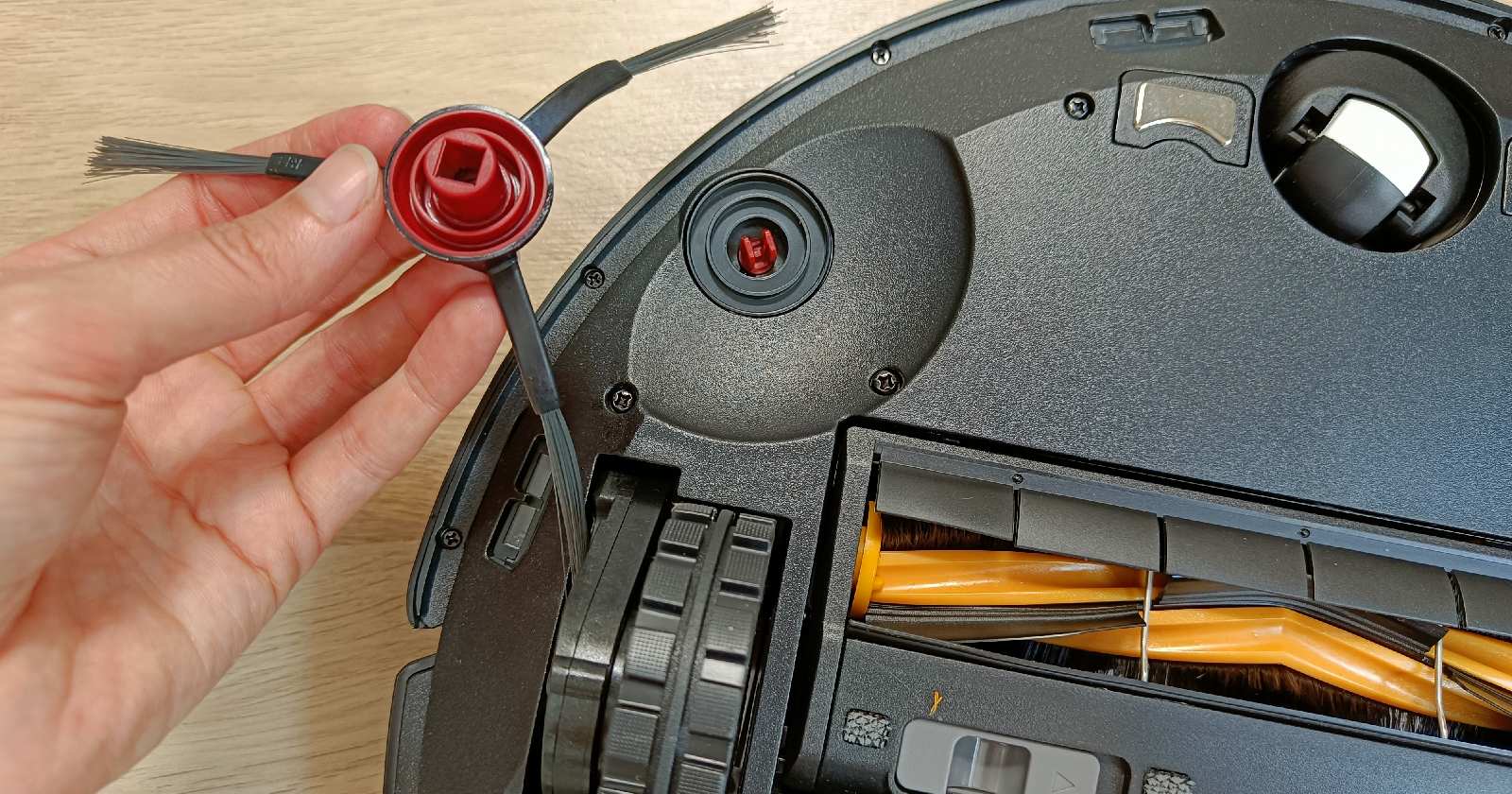 Saugroboter reinigen