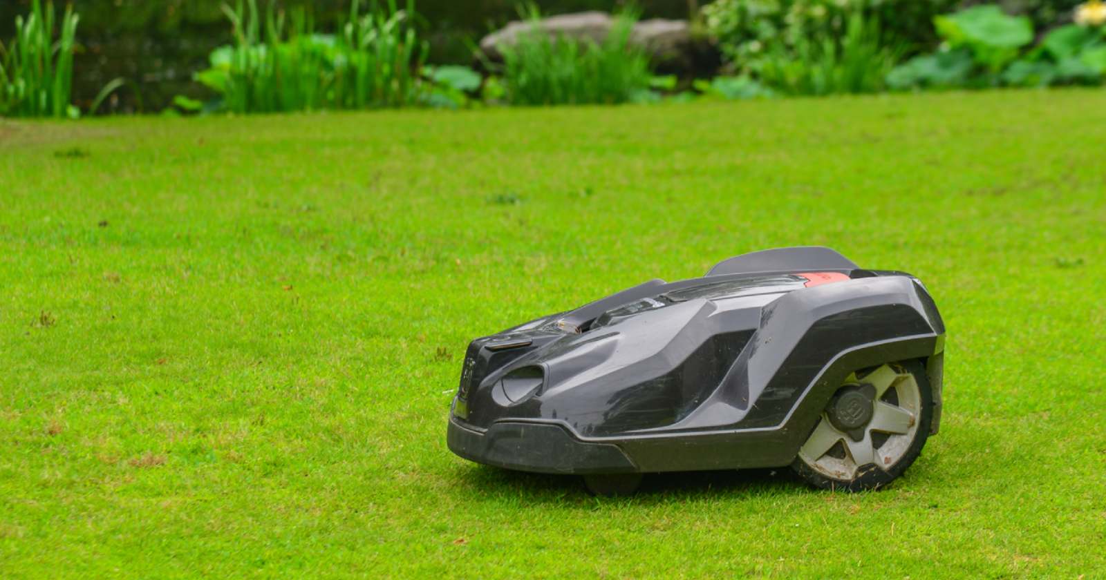 Mähroboter mit Ultraschallsensoren